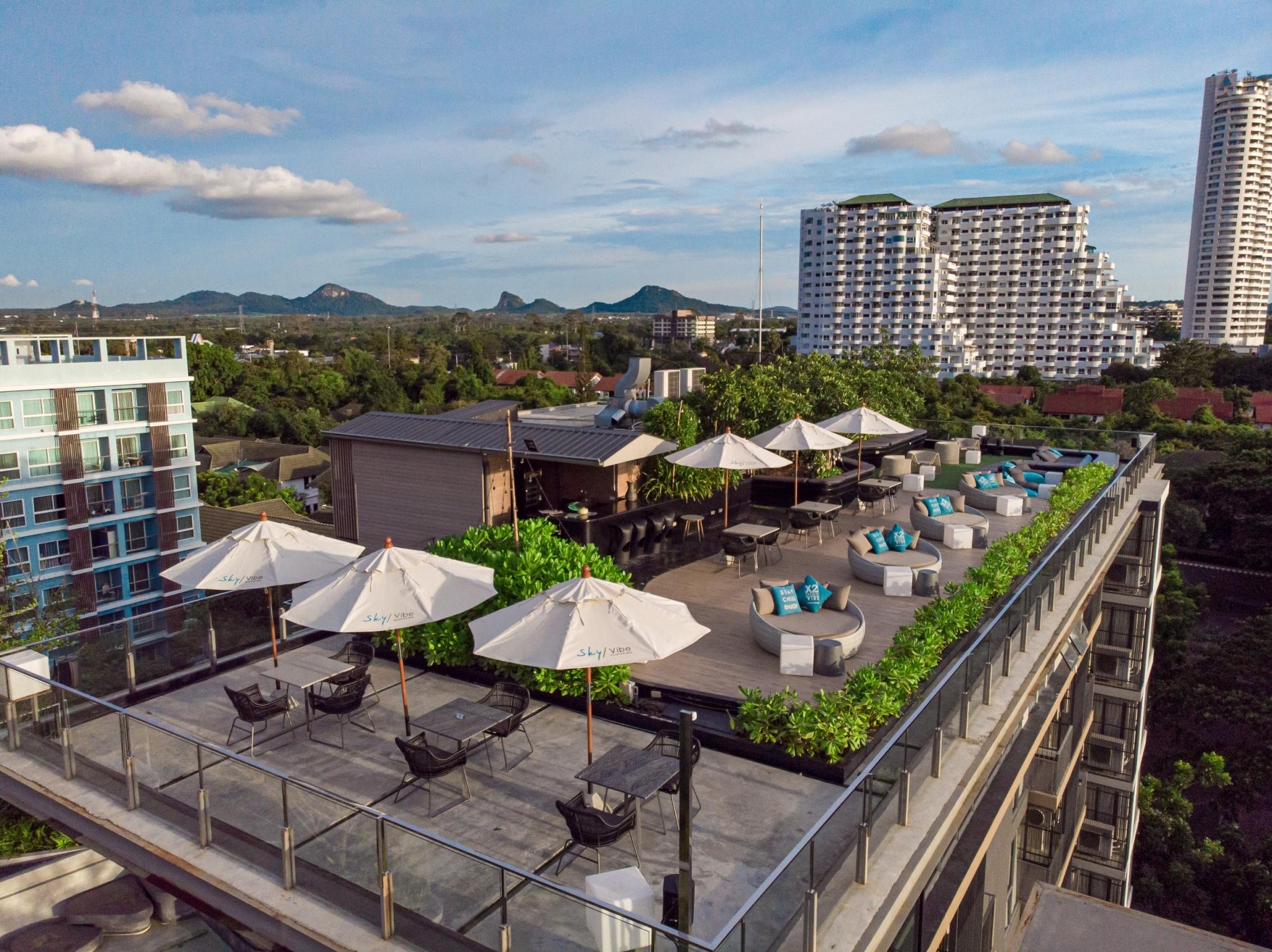 Cross Vibe Pattaya Seaphere Na Chom Thian Exterior photo