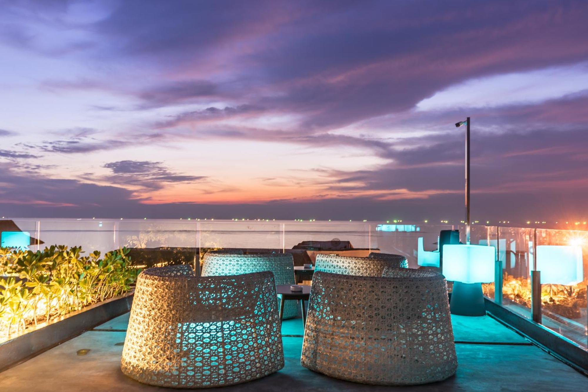 Cross Vibe Pattaya Seaphere Na Chom Thian Exterior photo